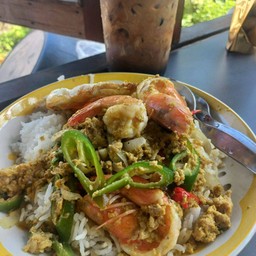 ผัดผงกะหรี่ราดข้าว