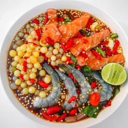 ยำแซลมอนกุ้งสดไข่ริวกิว