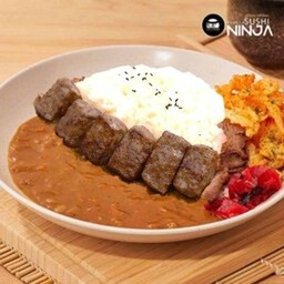 ข้าวหน้าแกงกะหรี่เนื้อหั่นเต๋า