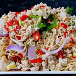 ยำมาม่าหมูสับ