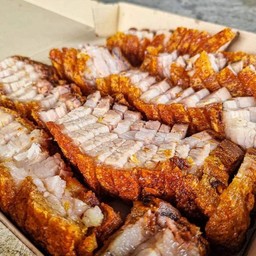 [อร่อยซ่ากับโค้ก] ฟรีโค้ก หมูกรอบ น้ำจิ้มรสเด็ด 500 กรัม +  โค้ก ออริจินัล (ขวด) 