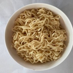 เส้นมาม่าลวก