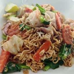 ผัดมาม่าทะเล