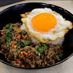 ข้าวผัดกะเพราเนื้อ