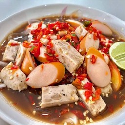 ยำหมูยอไส้กรอก01