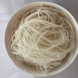 เส้นหมี่ขาวลวก