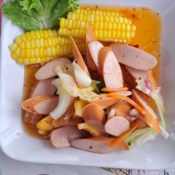 ยำไส้กรอก