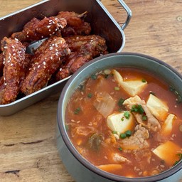 Set ซุปกิมจิ+ปีกไก่ซอสเผ็ดเกาหลี