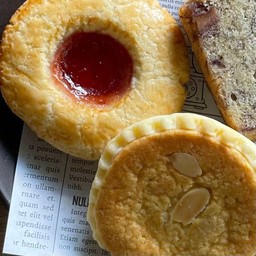 ทาร์ตอัลมอนด์ หรือ สตอเบอรี่