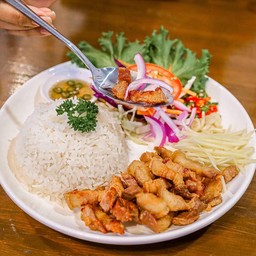 ข้าวยำหมูทอด