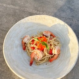 สปาเกตตี้ผัดเนยกระเทียมไข่กุ้ง