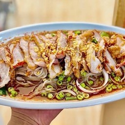 ยำเส้นเล็กคอหมูทอดL