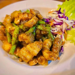 ผัดพริกแกงหมูสามชั้น