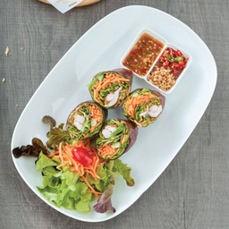 ปอเปี๊ยะสดอกไก่ทานตะวัน