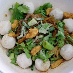 เส้นเล็กแห้งลูกชิ้นหมูล้วน