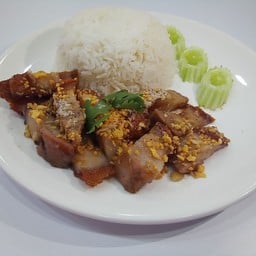 ข้าวหมูกรอบกระเทียม
