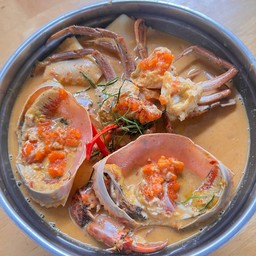 แกงคั่วหน่อไม้ปูทะเลไข่