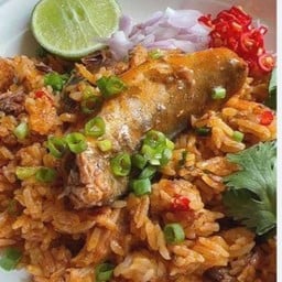 ข้าวผัดปลากระป๋อง