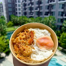ข้าวกุ้งกระเทียมไข่ดาว