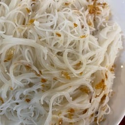 เส้นหมี่ลวกกระเทียมเจียว