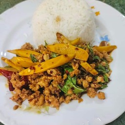 ข้าวหน่อไม้หมูสับผัดโหระพา