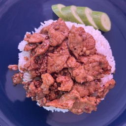 หมูทอดกระเทียมราดข้าว