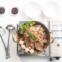 เกาเหลาหม้อไฟรวมหมู ธรรมดา