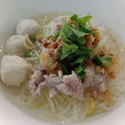 ก๋วยเตี๋ยวหมูลูกชิ้น