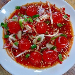 ยำไข่แดง