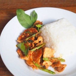 หมูผัดพริกแกง