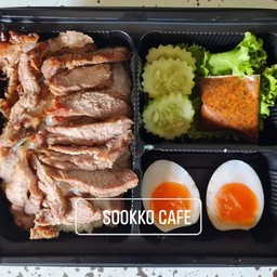 ข้าวหน้าหมูย่างไข่ต้ม