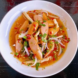 ยำไส้กรอก