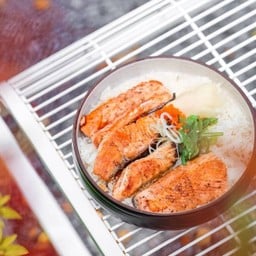 Grilled Salmon with Rice