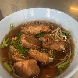 เตี๋ยวฟ้ามุ่ย ต้นตำหรับความอร่อย สาขาหมู่บ้านรวมสุข