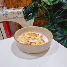 สปาเก็ตตี้ครีมคาโบนาร่าแฮมไก่