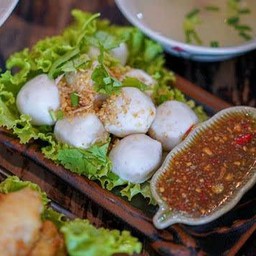 ลูกชิ้นปลาภูเก็ตลวกจิ้ม