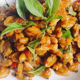 ผัดพริกเผาหอยลาย ราดข้าว