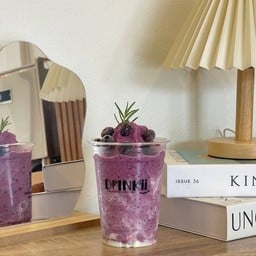 บลูเบอรี่สมูทตี้โยเกิร์ต