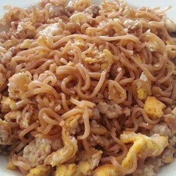 มาม่าผัดไข่(ไม่ผัก+ไม่เนื้อสัตว์)