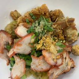 เกี๊ยว หมูแดง หมูกรอบแห้ง