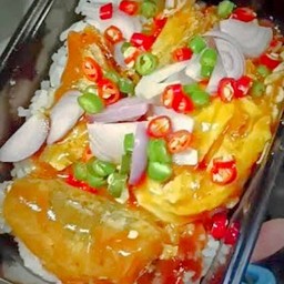 ข้าวไข่ขยี่ปลากระป๋อง