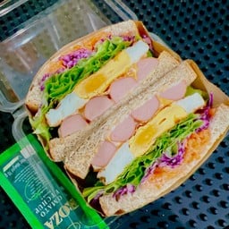 แซนวิช ใส้กรอกไก่ + ไข่ดาว