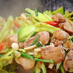 ผัดพริกหยวกเครื่องในไก่