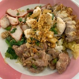 บะหมี่ ปู หมูกรอบ หมูตุ๋น