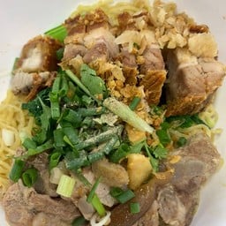 บะหมี่ หมูกรอบ หมูตุ๋น