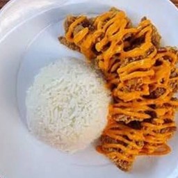 ข้าวหน้าไก่ราดชีสพิซซ่า แถมไข่ดาวทุกจาน