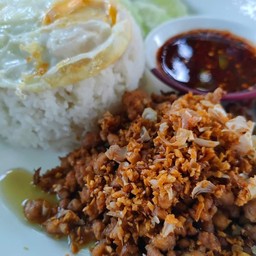 ข้าวหมูสับผัดกระเทียมพริกไทย
