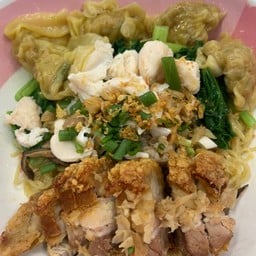 บะหมี่ ปู หมูกรอบ