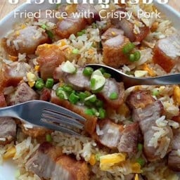 ข้าวผัดหมูกรอบ