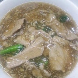 มนตรี ราดหน้ายอดผัก